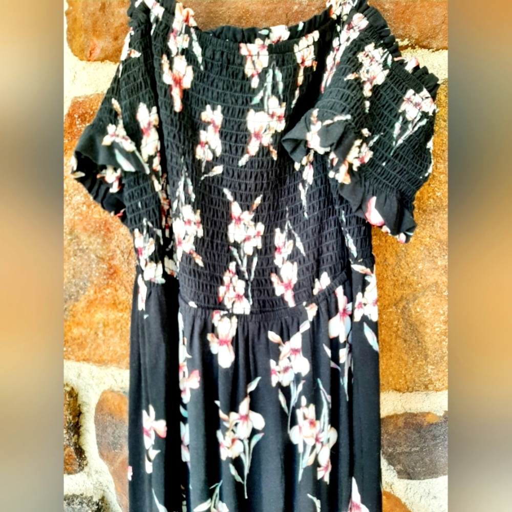 Cold Shoulder Sun Dress - Picture 2 of 4
